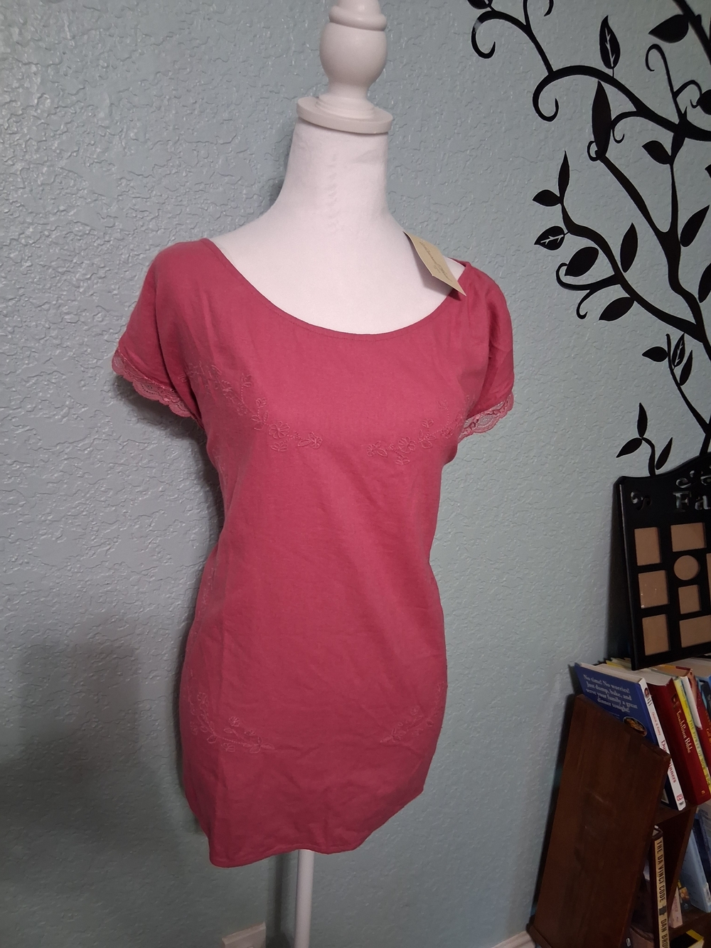 Universal Thread Short Sleeve Scoop Neck Tee in Rose Pink
